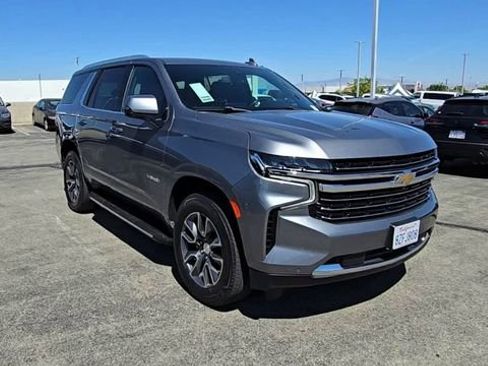 Used 2022 Chevrolet Tahoe LT w/ Luxury Package AWD/4WD image 2