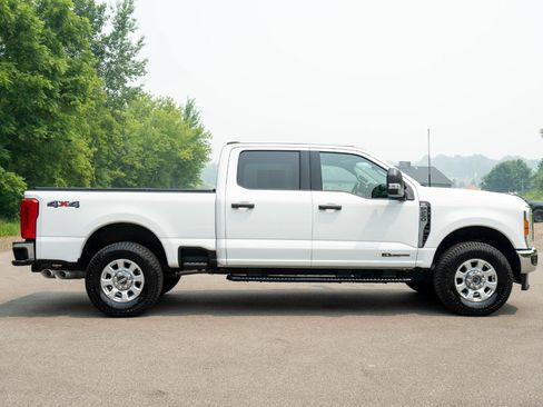 Used 2023 Ford F250 XLT AWD/4WD image 2