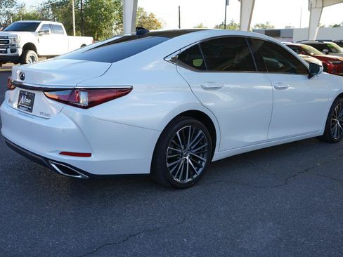 Used 2022 Lexus ES 350 w/ Premium Package FWD image 3