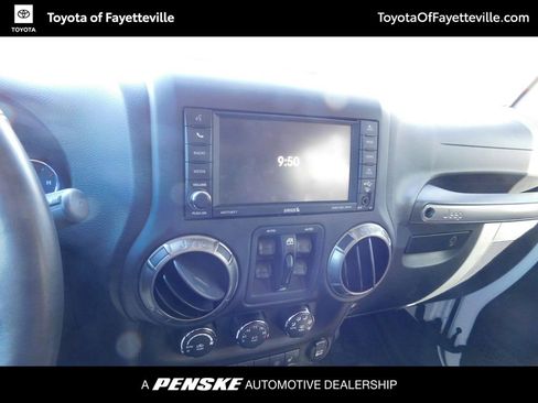 Used 2018 Jeep Wrangler Unlimited Sahara image 9