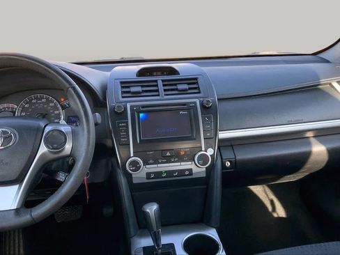 Used 2012 Toyota Camry SE FWD image 6