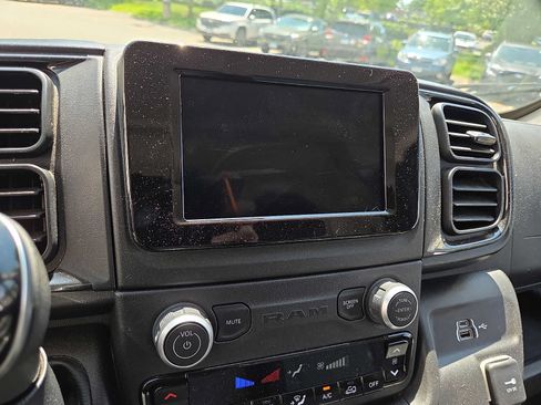 Used 2025 RAM ProMaster 2500 w/ Convenience Group FWD image 18