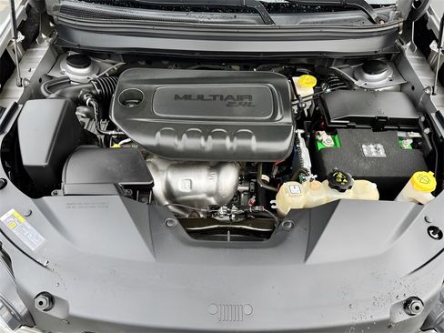 Used 2021 Jeep Cherokee Latitude Plus image 9