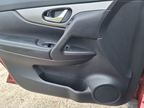 Used 2016 Nissan Rogue SV FWD image 19