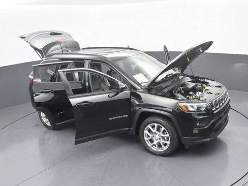 Used 2024 Jeep Compass Latitude image 64