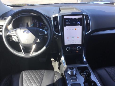 Used 2024 Ford Edge Titanium image 9