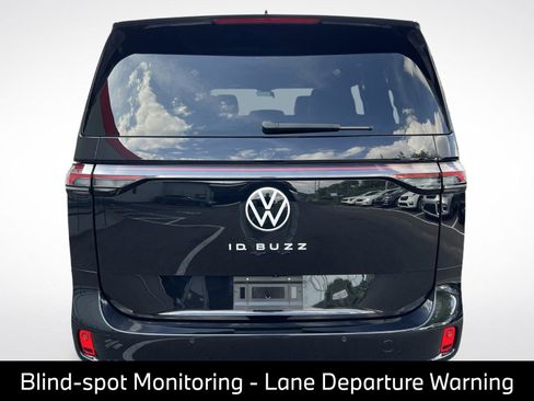 Used 2025 Volkswagen ID. Buzz Pro S RWD image 8