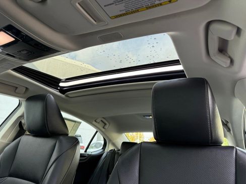 Certified 2025 Lexus ES 350 image 17