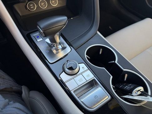 Used 2023 Genesis G70 2.0T image 18