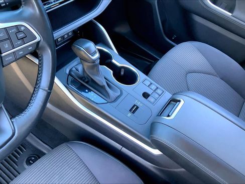 Used 2023 Toyota Highlander LE image 16