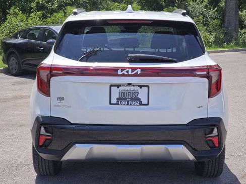 Used 2025 Kia Seltos EX AWD/4WD image 16