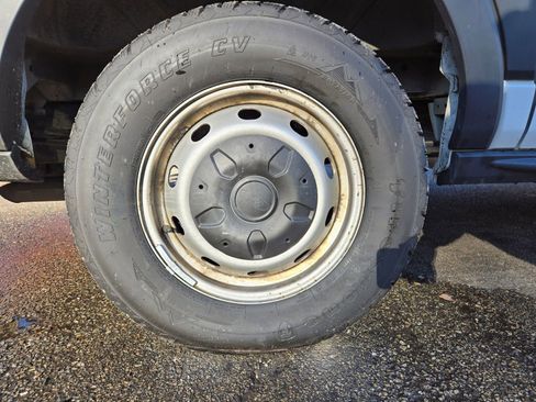 Used 2018 Ford Transit 250 Medium Roof w/Sliding Side Doo image 11