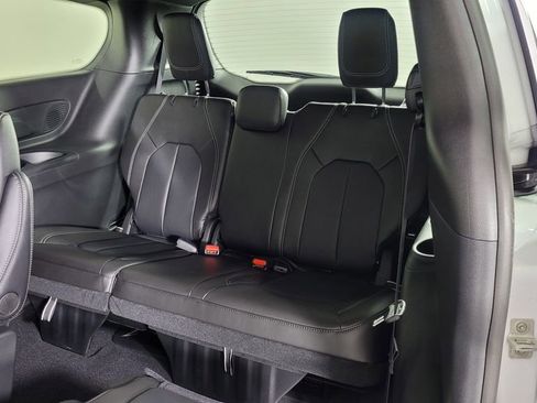 New 2026 Chrysler Pacifica Select image 36