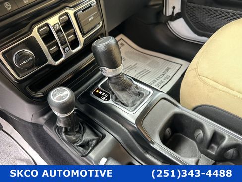 Used 2023 Jeep Gladiator Sport image 23