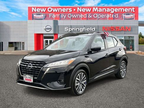 Used 2024 Nissan Kicks SR image 2