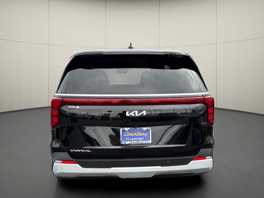 Used 2025 Kia Carnival FWD image 6
