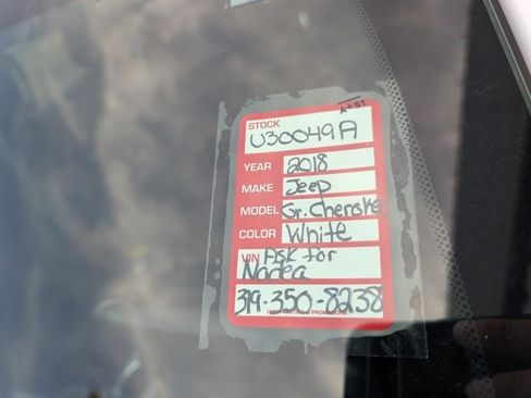 Used 2018 Jeep Grand Cherokee Laredo image 23