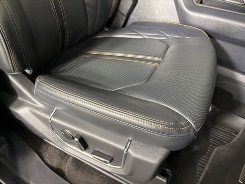 Used 2023 Ford Expedition Platinum image 33