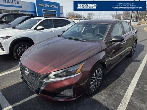 Used 2025 Nissan Altima 2.5 SV image 1