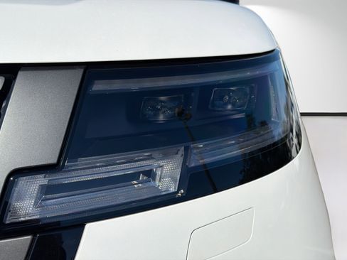 New 2026 Land Rover Range Rover SE image 9