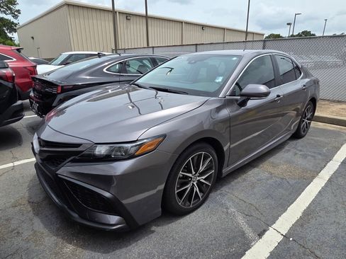 Used 2023 Toyota Camry SE w/ Convenience Package FWD image 2