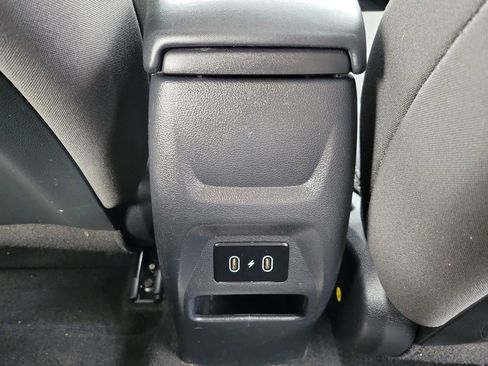 Used 2024 Hyundai Venue SEL FWD image 11