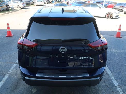 Used 2024 Nissan Rogue SL AWD/4WD image 10