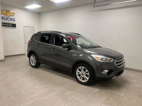Used 2017 Ford Escape SE w/ Equipment Group 201A FWD image 9
