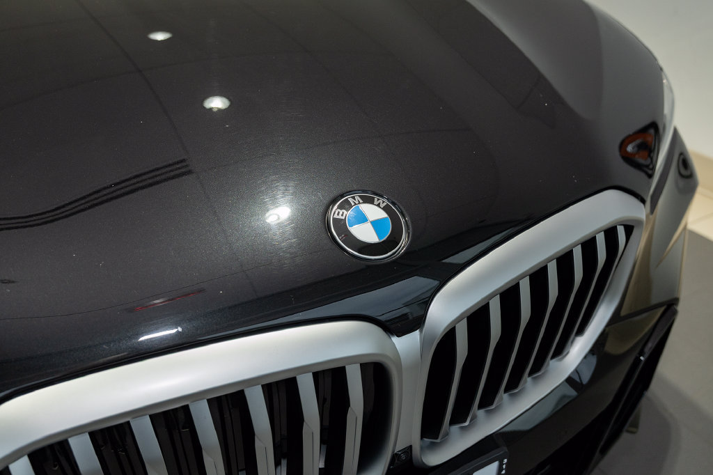 Used 2024 BMW X5 xDrive40i w/ M Sport Package AWD/4WD image 16