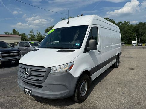 Used 2021 Mercedes-Benz Sprinter 2500 image 2