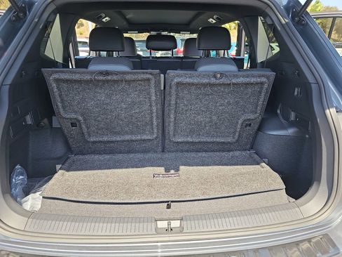 Certified 2023 Volkswagen Tiguan SE R-Line FWD image 13
