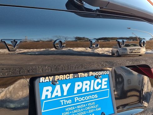 Certified 2023 Volvo XC60 B5 Ultimate w/ Climate Package image 29