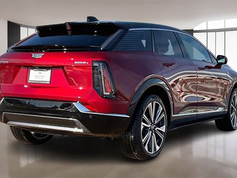 Used 2025 Cadillac Optiq Luxury 2 w/ LPO, Floor Liner Package image 2