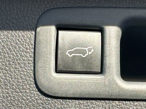 Used 2020 Toyota Highlander Limited image 34