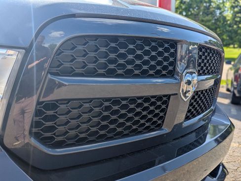 Used 2017 RAM 1500 Express AWD/4WD image 14