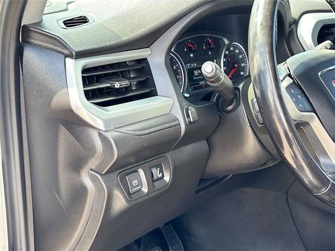 Used 2019 GMC Acadia SLT w/ LPO, Floor Liner Package FWD image 10