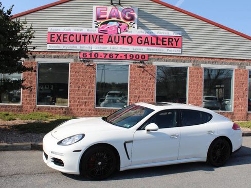 Used 2016 Porsche Panamera 4 Edition image 1