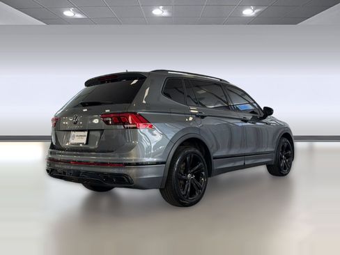 Used 2023 Volkswagen Tiguan SE R-Line FWD image 9