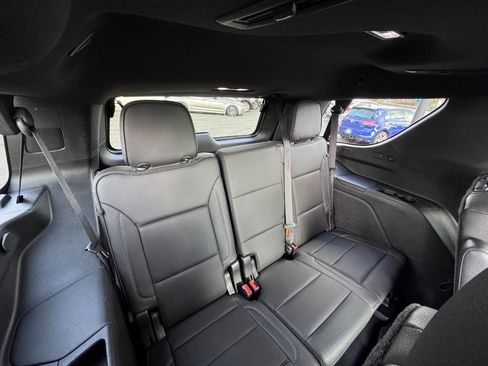 Used 2021 GMC Yukon Denali w/ Denali Premium Package image 24