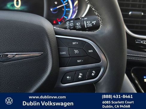 Used 2024 Chrysler Pacifica Select image 22