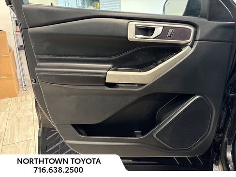 Used 2022 Ford Explorer XLT w/ Equipment Group 202A image 5