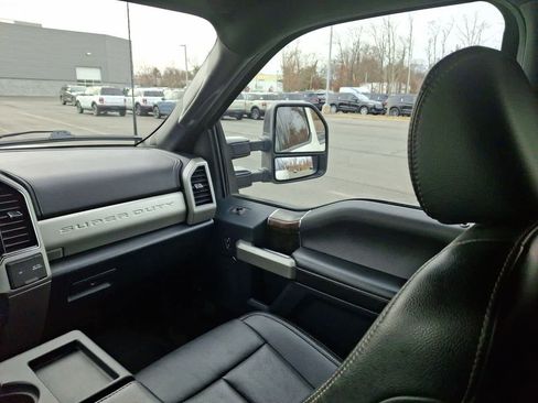 Used 2022 Ford F250 Lariat w/ Black Appearance Package image 11