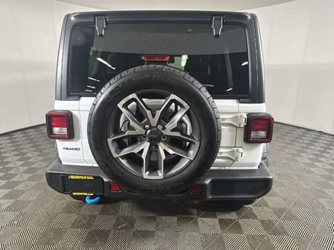 Used 2024 Jeep Wrangler Unlimited w/ Convenience Group AWD/4WD image 4