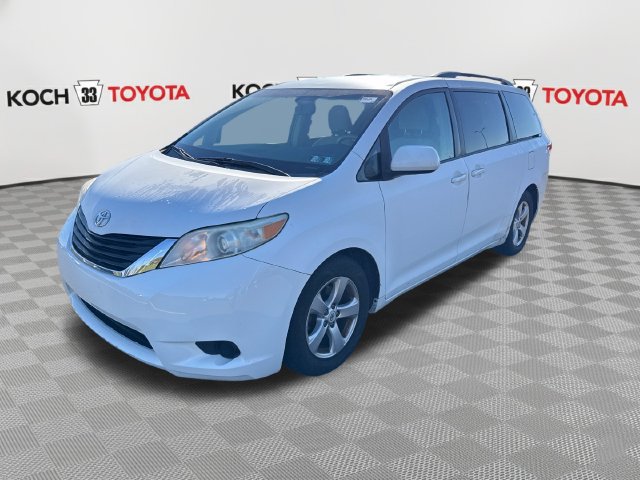 Used 2011 Toyota Sienna LE FWD image 3