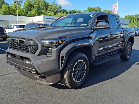 Used 2024 Toyota Tacoma TRD Sport w/ TRD Sport Upgrade Package AWD/4WD image 3
