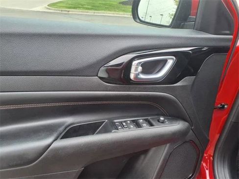 Certified 2022 Jeep Compass Limited image 9