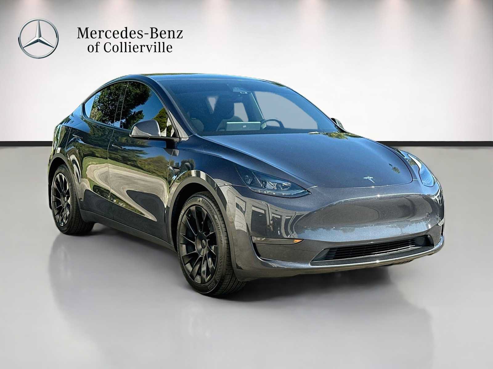Used 2024 Tesla Model Y Long Range AWD/4WD image 3