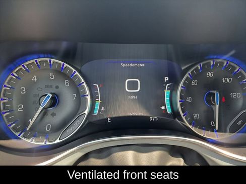 Certified 2026 Chrysler Pacifica Limited FWD image 12