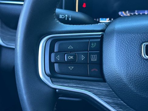 Used 2023 Jeep Wagoneer L Series III w/ Preferred Equipment Group image 28