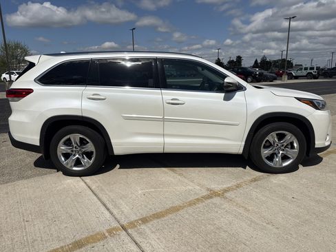 Used 2017 Toyota Highlander Limited w/ Protection Package #3 image 3